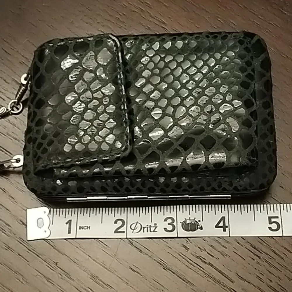 Small Wallet/Wristlet w Silver Chain to Crossbody